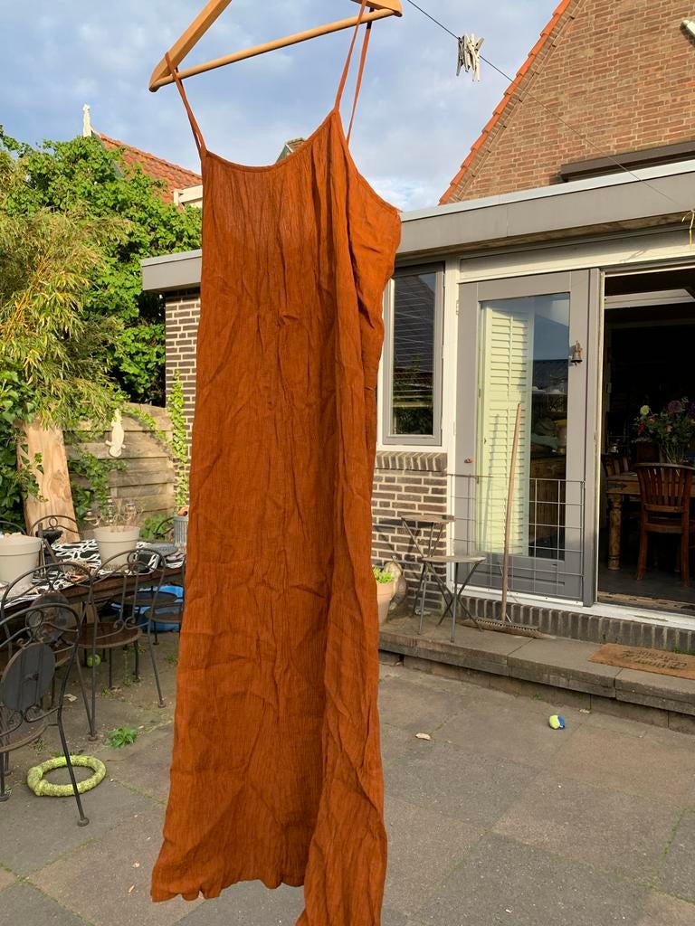 Lange zomerjurk in terracotta kleur, Kleding | Dames, Jurken, Zo goed als nieuw, Maat 42/44 (L), Oranje, Onder de knie, Ophalen of Verzenden