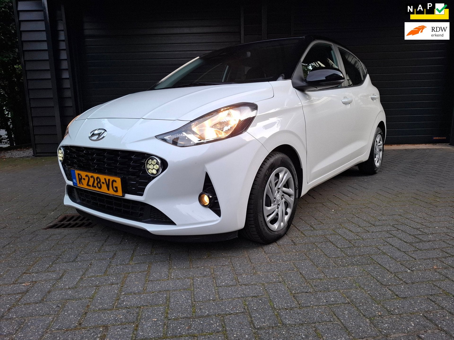 Hyundai I10 1.0 Comfort 1e eig Carplay cruise bluetooth etc, Auto's, Voorwielaandrijving, Dealer onderhouden, Gebruikt, 899 kg