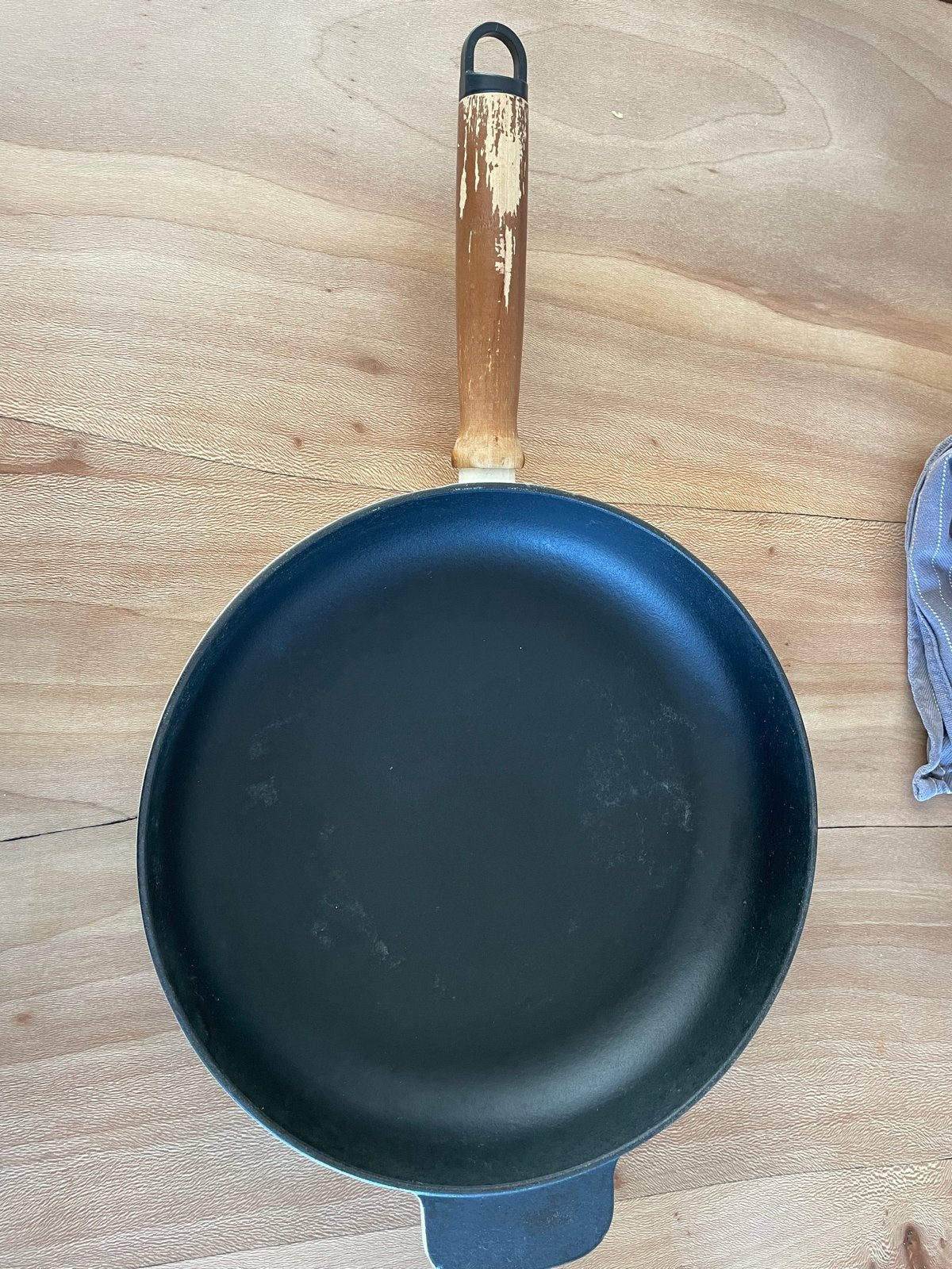 Gietijzeren koekenpan met houten handvat, Koekenpan, Gebruikt, Gietijzer, Met handvatten