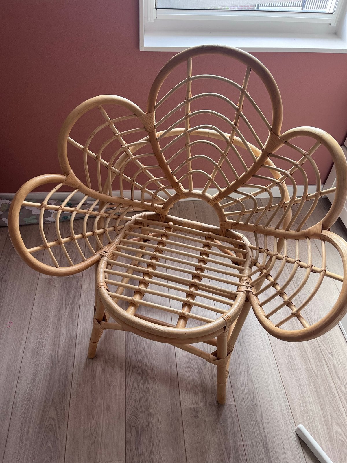 Rotan bloemstoel - Unieke kinderstoel of decoratie, Huis en Inrichting, Stoelen, Ophalen, Overige kleuren, Riet of Rotan, Zo goed als nieuw
