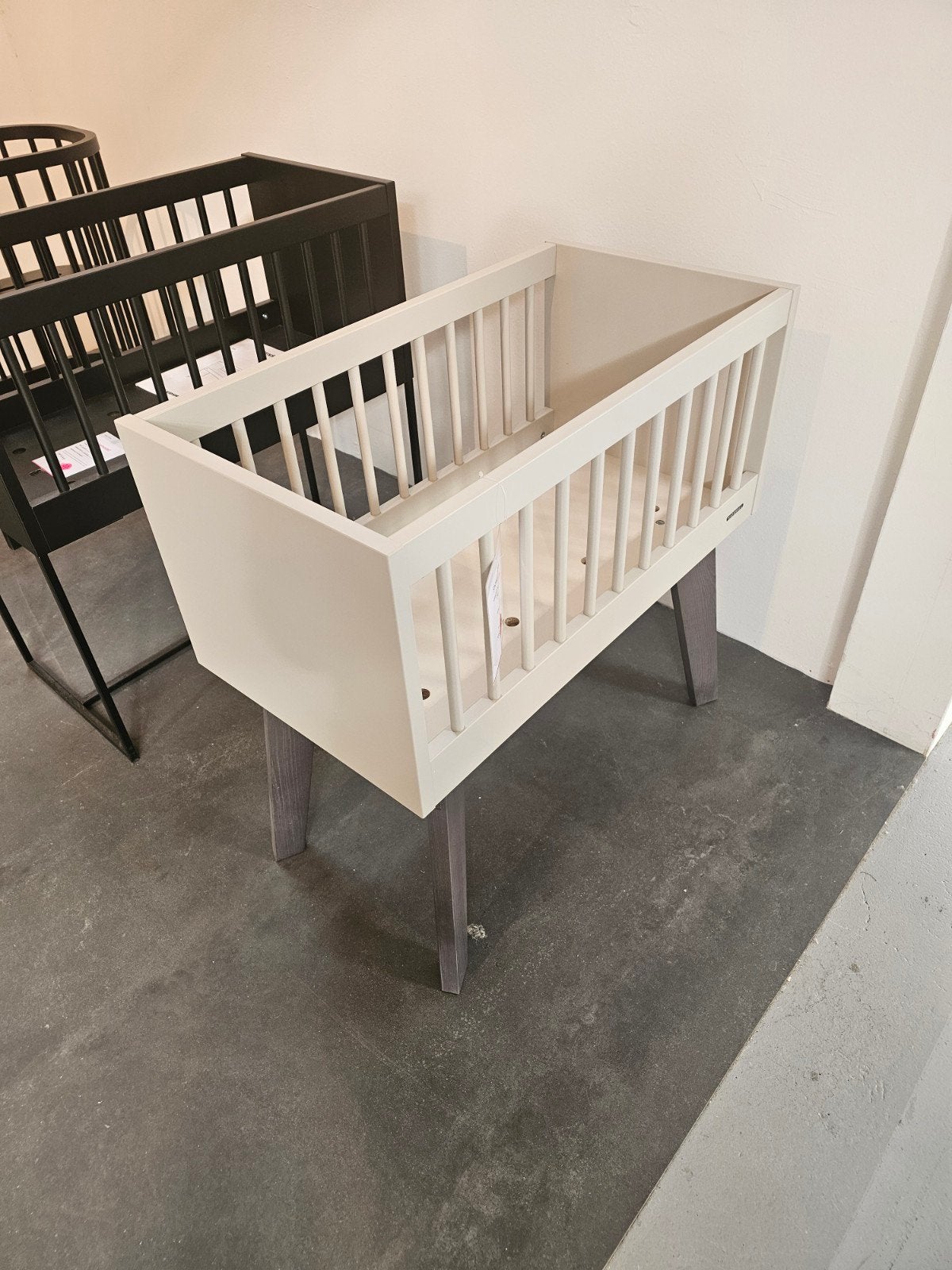 Kidsmill Sixties wieg, oatmeal/walnoot, Ophalen, Zo goed als nieuw, Wieg