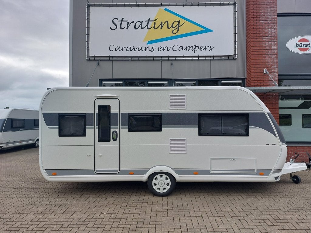 Hobby De Luxe 495 UL NIEUW BINNEN MODEL 2026!!, Schokbreker, Rondzit, Hobby, Bedrijf
