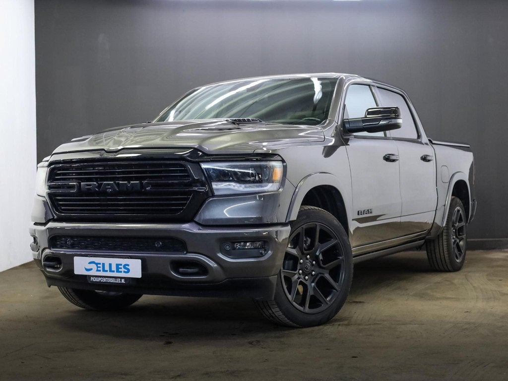 Dodge Ram 1500 5.7 V8 4x4 Crew Cab Laramie Night | Prins LPG, Auto's, Automaat, Gebruikt, 5654 cc, Bedrijf
