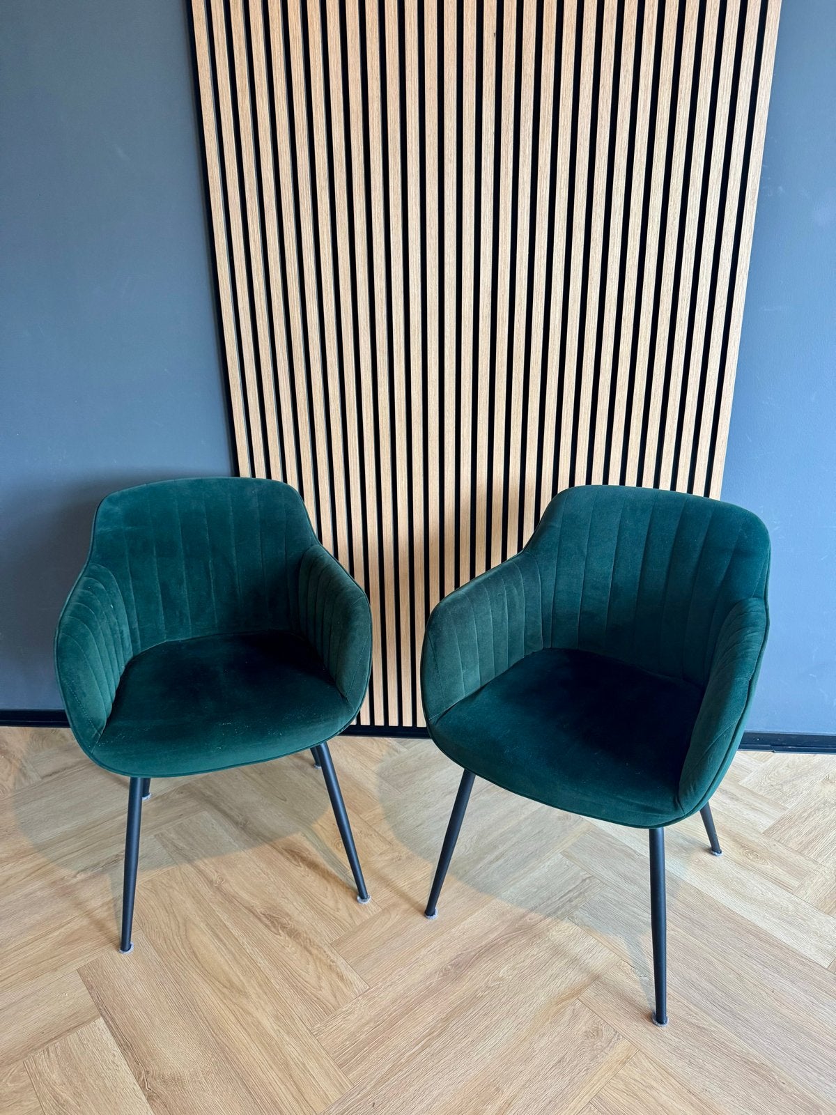 2 Groene suède eetkamerstoelen, Gebruikt, Twee, Overige kleuren, Ophalen of Verzenden