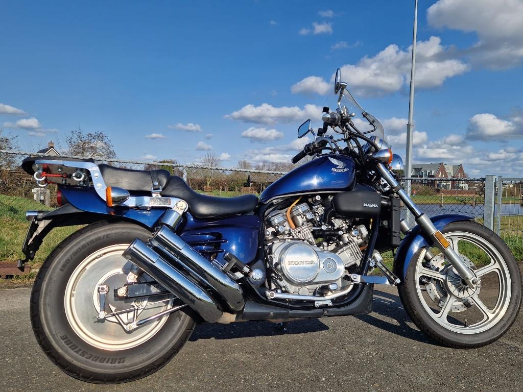 Honda Super Magna 700 CC, Motoren, Cardan-aandrijving, Occasion, 4 cilinders, Particulier