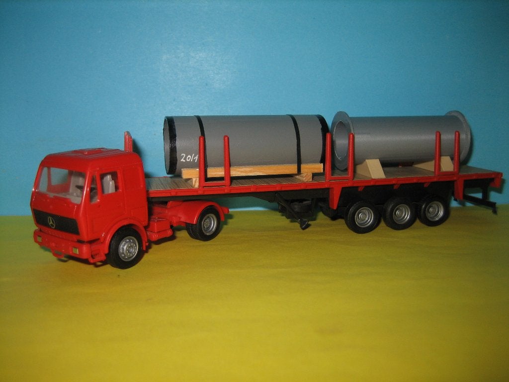 Rungen-oplegger  MERCEDES  met lading  Herpa, Hobby en Vrije tijd, Modelauto's | 1:87, Ophalen of Verzenden, Zo goed als nieuw