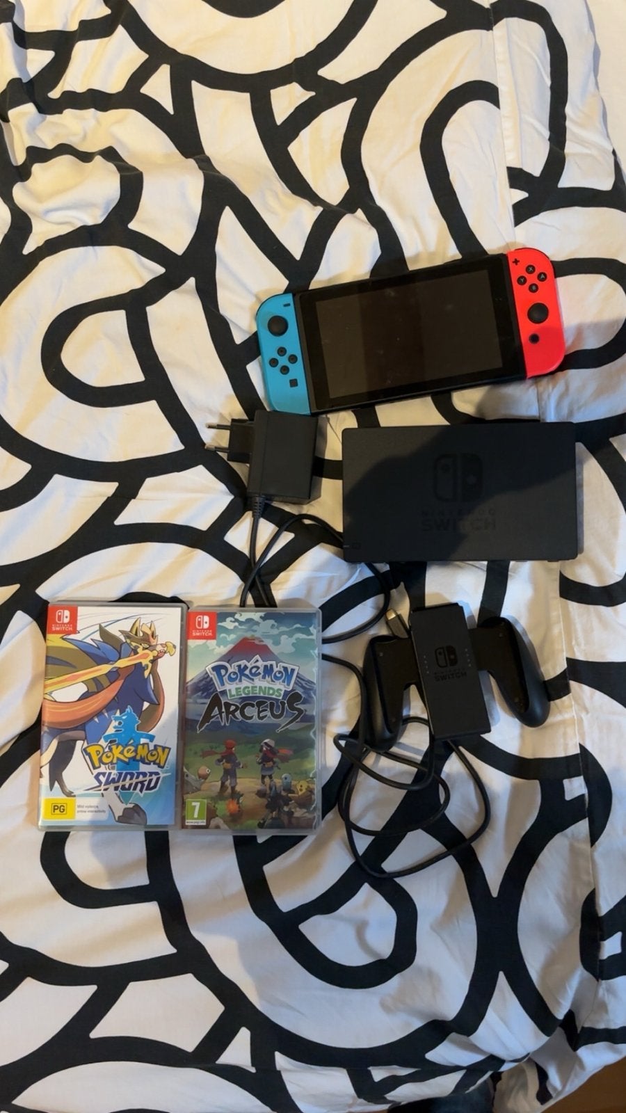 Nintendo Switch met 2 games en accessoires - Zo goed als nie, Met games, Met 2 controllers, Ophalen of Verzenden, Zo goed als nieuw