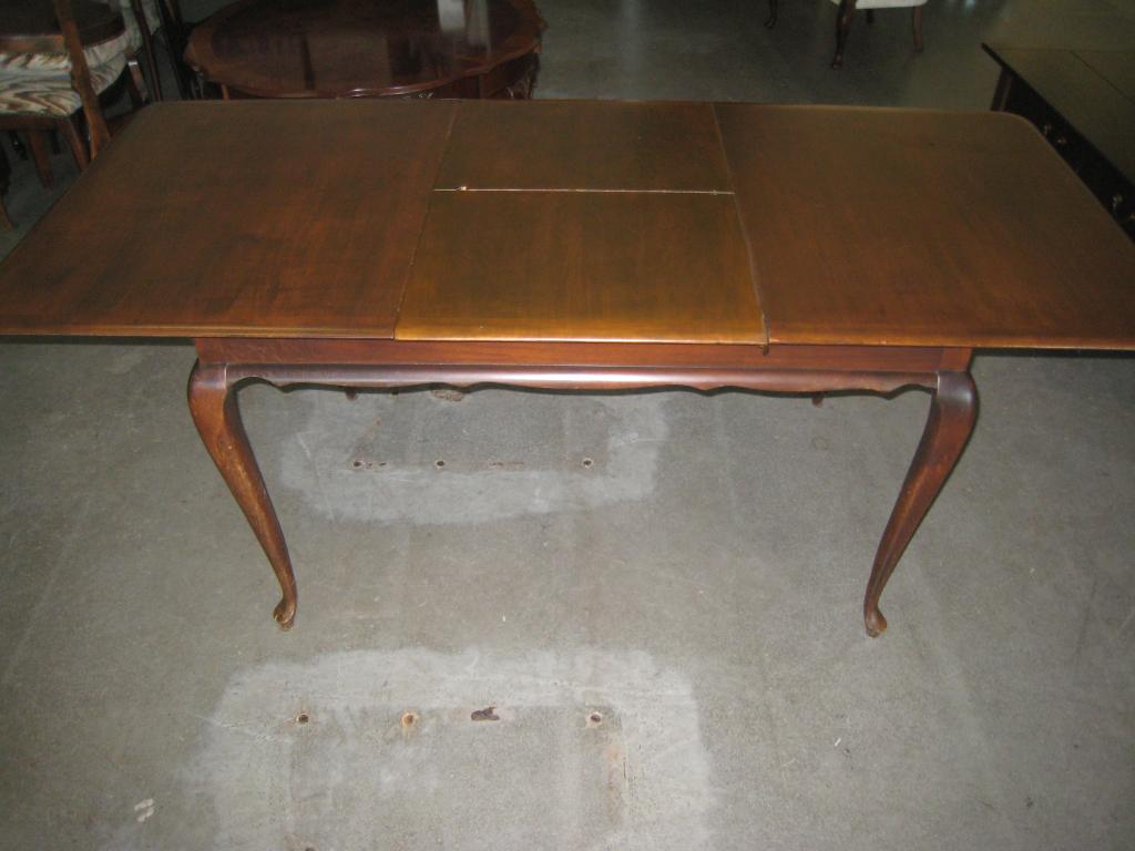 Houten eettafel met Queen Ann poten en uitschuifbaar, Huis en Inrichting, Tafelonderdelen, Gebruikt