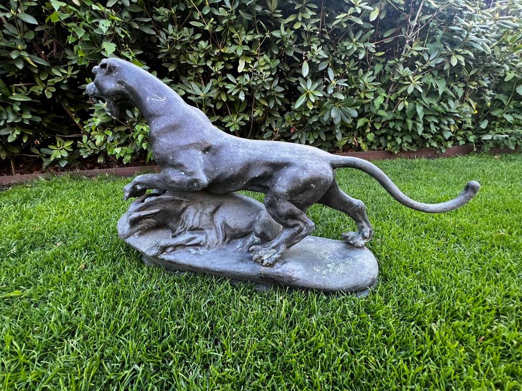 Zwaar bronzen beeld van panter met prooi. Zeer decoratief., Ophalen, Brons