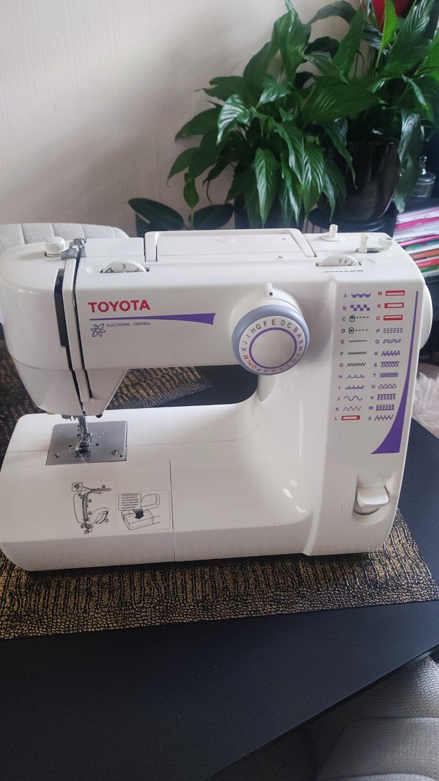 Naaimachine Toyota, Ophalen of Verzenden, Zo goed als nieuw, Naaimachine, Overige merken