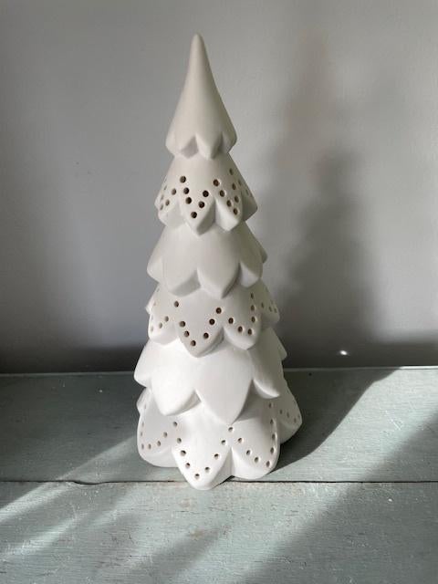 Kerstdecoratie kerstboom. Wit aardewerk. Sissy boy theelicht, Ophalen