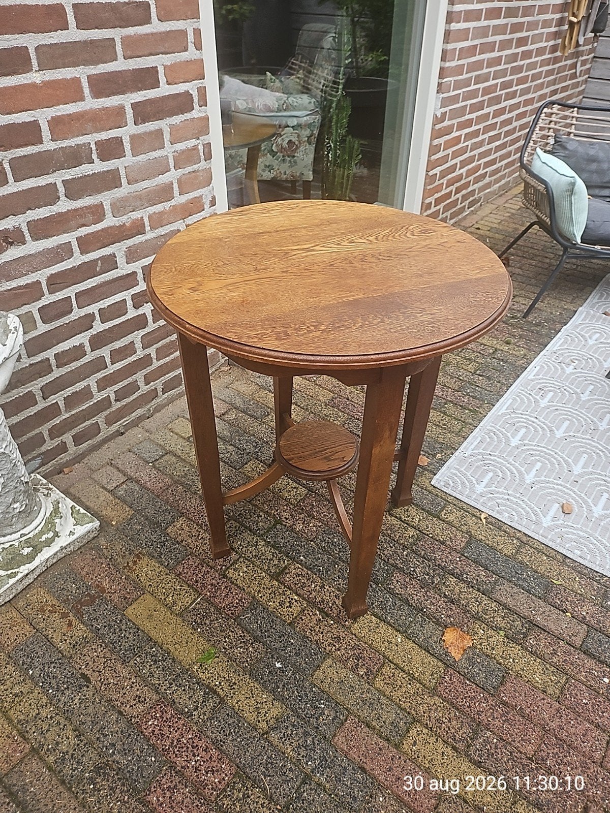Mooie houten koffietafel met bewerkte poten, Ophalen