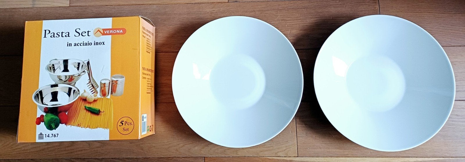 Nieuw pasta set en 2 grote diepe Ikea borden., Ophalen, Nieuw