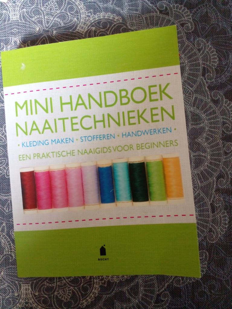 Mini Handboek Naaitechnieken - Kleding Maken, Boeken, Ophalen of Verzenden, Zo goed als nieuw, Borduren en Naaien, Onbekend