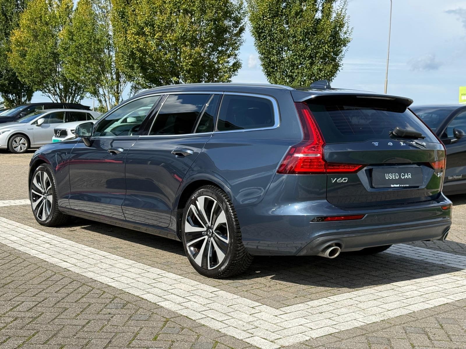Volvo V60 T6 Twin Engine AWD Momentum Pro | Trekhaak | Parke, Auto's, 12 maanden, Gebruikt, Euro 6, Blauw