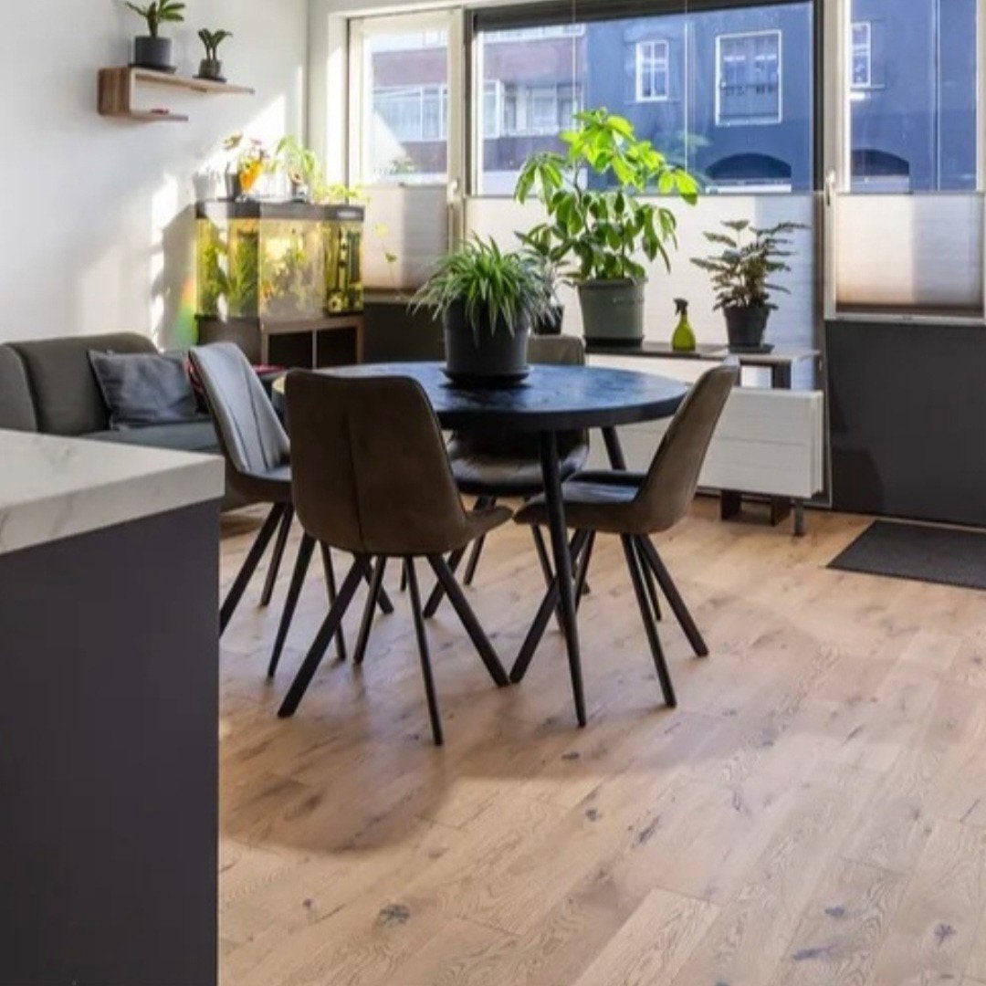 Ronde eettafel met 4 stoelen - Zwart/Grijs, Huis en Inrichting, Gebruikt, Rond, Modern industrieel, Vier personen
