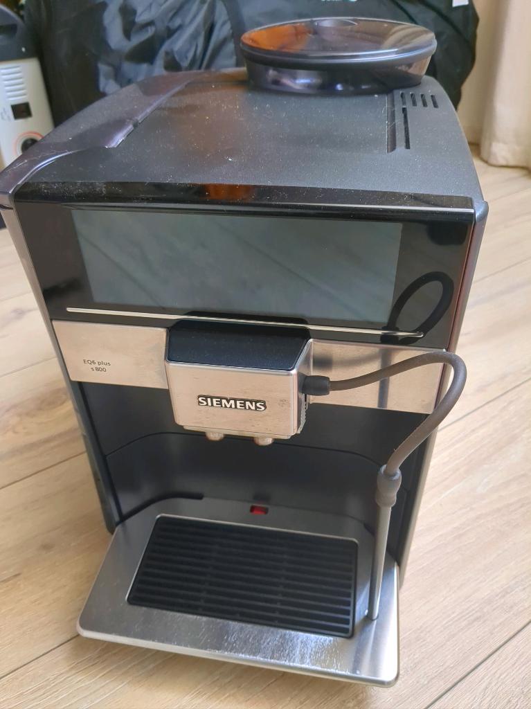Siemens EQ6 Plus S800 – Luxe Volautomaat Te Koop!, Ophalen, Koffiemachine, Zo goed als nieuw, 2 tot 4 kopjes