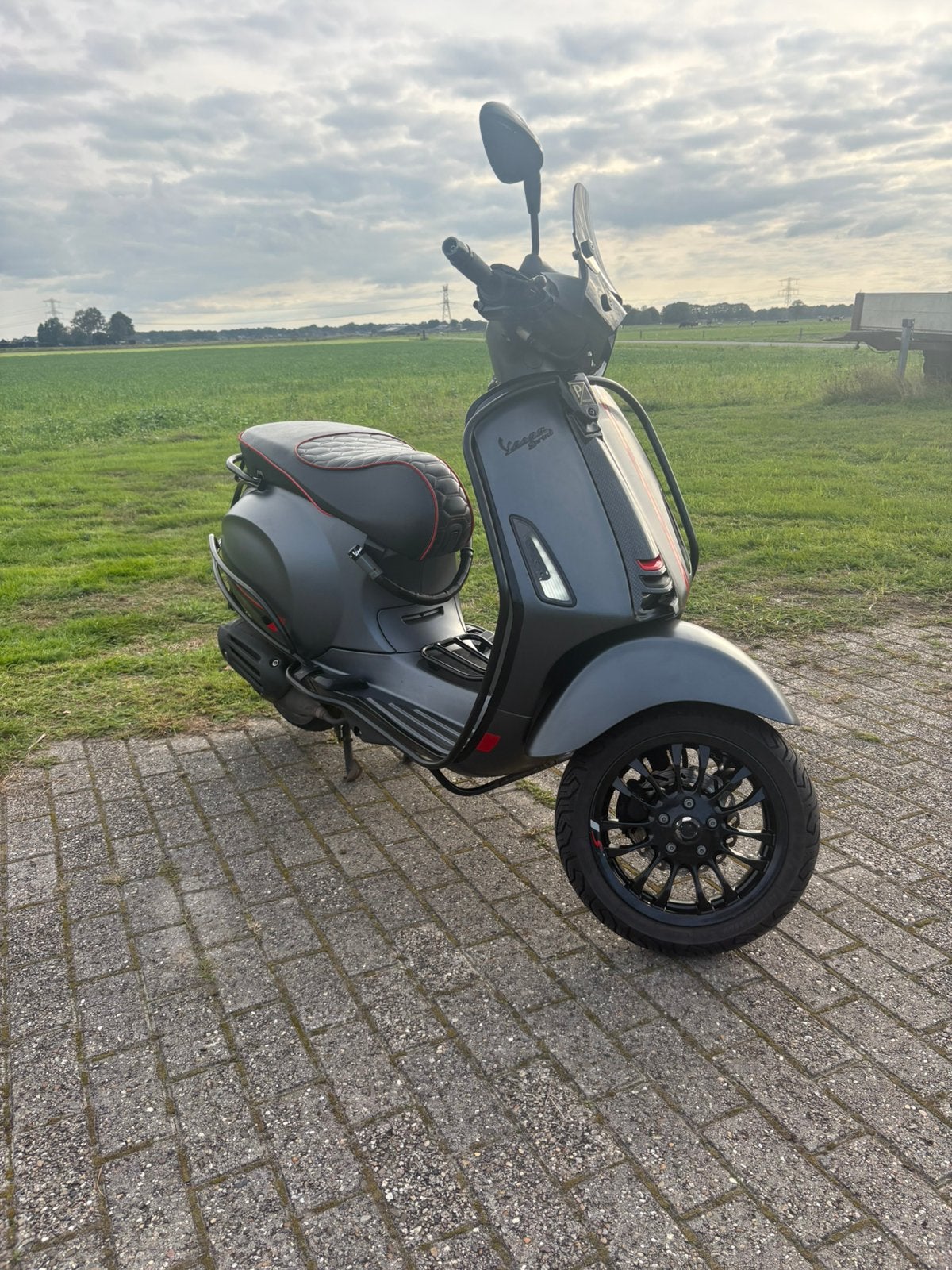 Vespa sprint, Fietsen en Brommers, Ophalen, Overige modellen, Maximaal 45 km/u, Zo goed als nieuw
