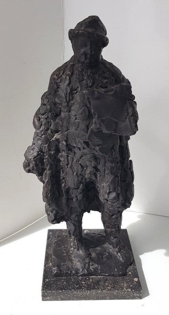 Pieter d’Hont "Beursmannetje" De krantlezende man, Ophalen of Verzenden, Brons, 20 - 50 cm, Beeld