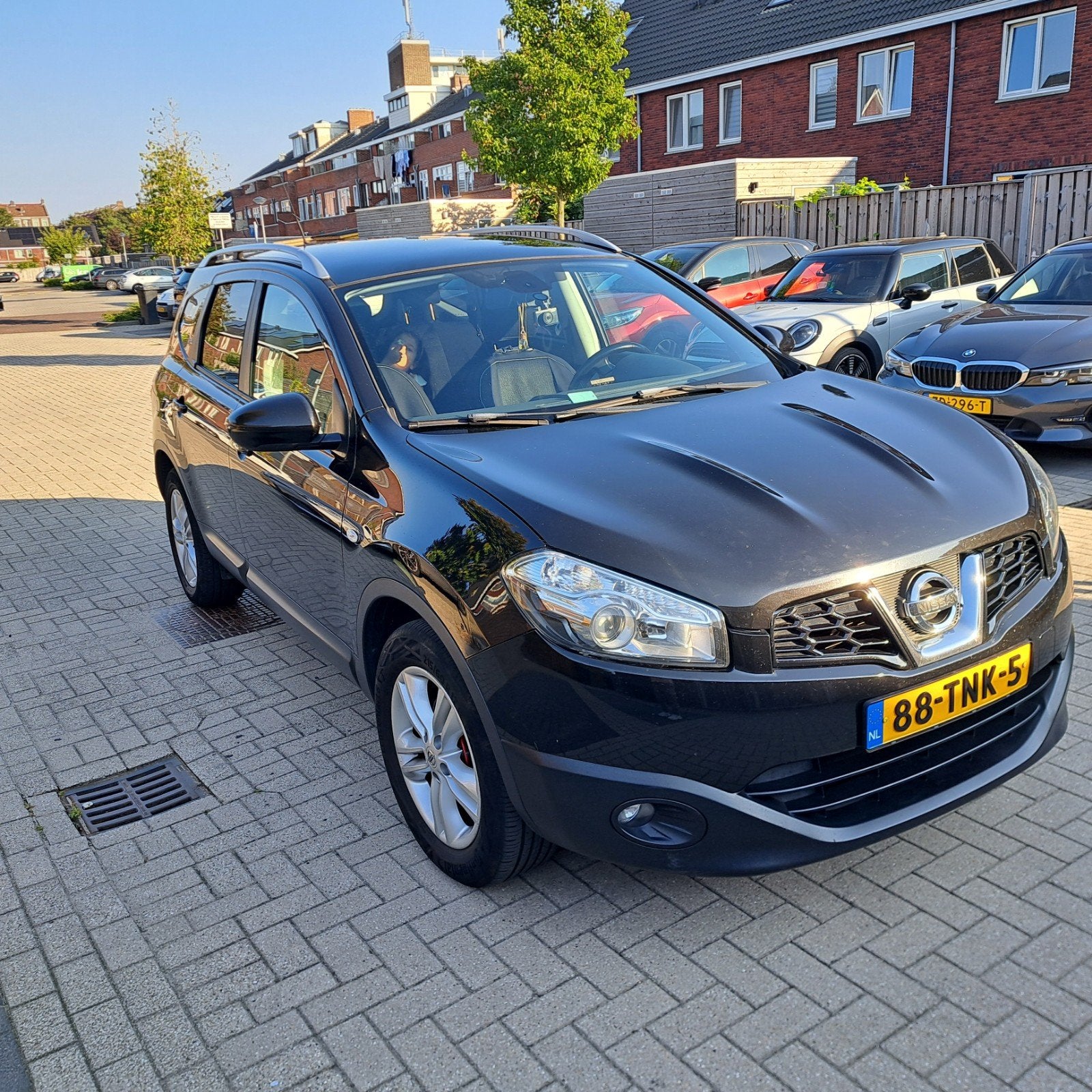 Nissan Qashqai+2 1.6 2WD 2011 2012 Zwart 7 zits, Auto's, Nissan, Voorwielaandrijving, Stof, 1280 kg, Zwart