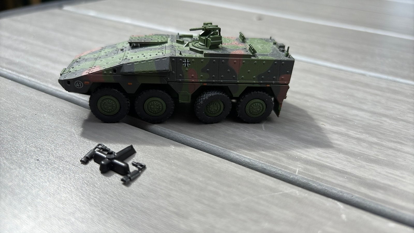 SCHUCO 452680300 BOXERTANK. HO 1:87, Ophalen of Verzenden, Zo goed als nieuw