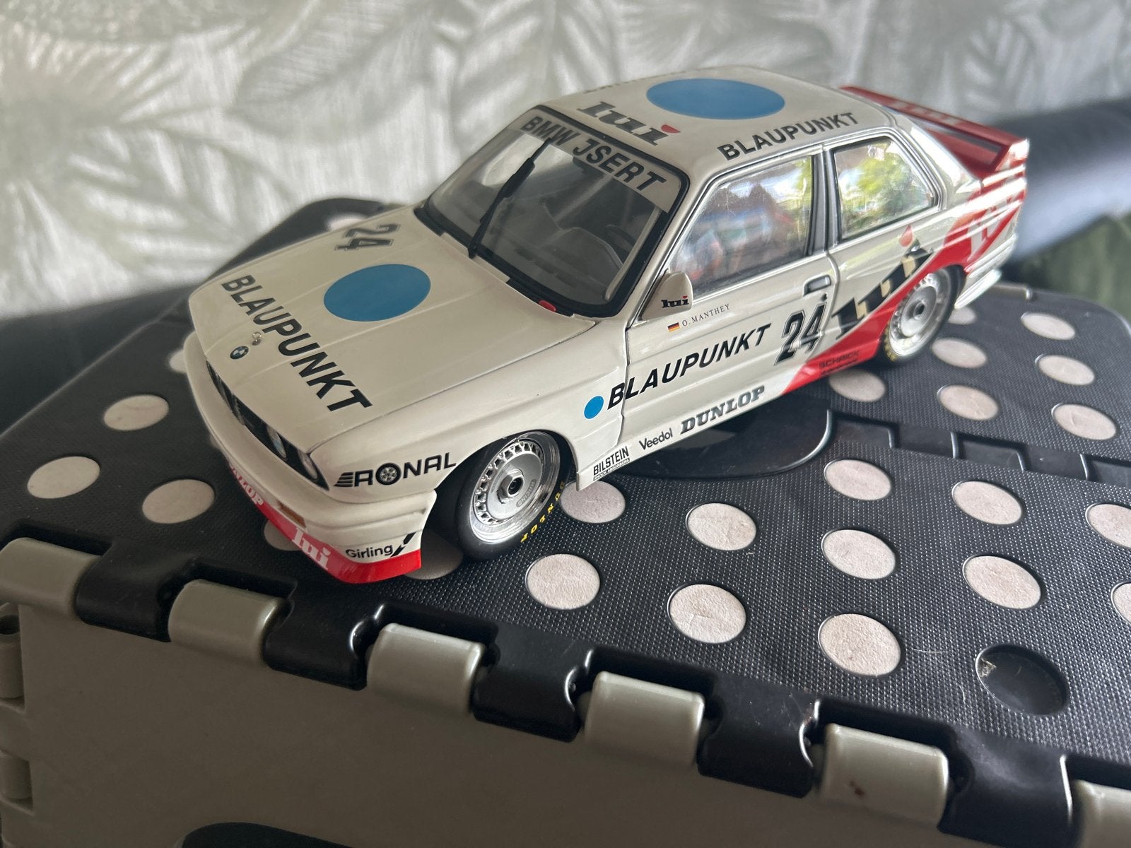 Gedetailleerd model BMW M3 E30 DTM Blaupun, Verzenden, Zo goed als nieuw, Auto, MiniChamps
