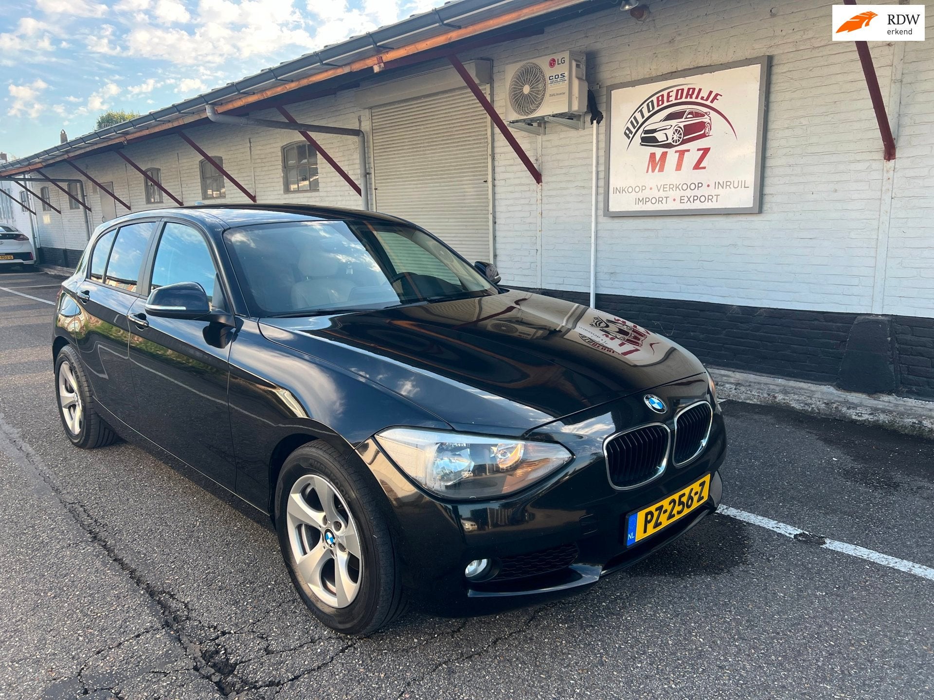 BMW 1-serie 118d Business+ | Leder| Aut., Auto's, Euro 5, Beige, 4 cilinders, Leder