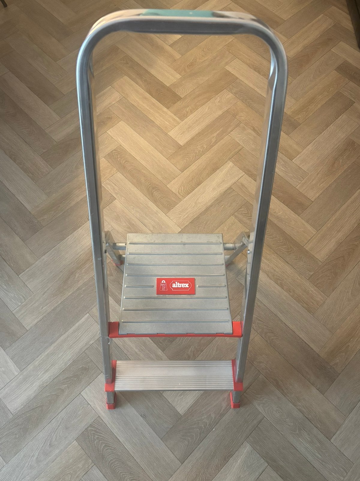 Altrex huishoudtrap met 2 treden, Doe-het-zelf en Verbouw, Ladders en Trappen, Ophalen, Zo goed als nieuw, Minder dan 2 meter
