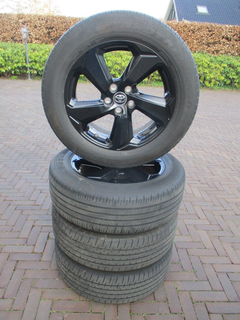 Orig Toyota RAV4 18 inch velgen tpms zomer RAV 4 IZGST zwart, Auto-onderdelen, Banden en Velgen, 18 inch, Gebruikt, Banden en Velgen