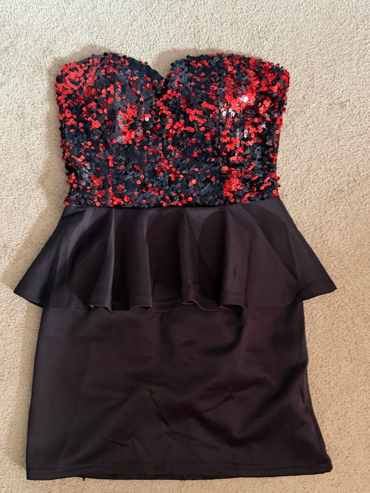 Feestelijke jurk met pailletten en peplum, maat M/S, Maat 38/40 (M), Zwart, Ophalen of Verzenden, Gedragen