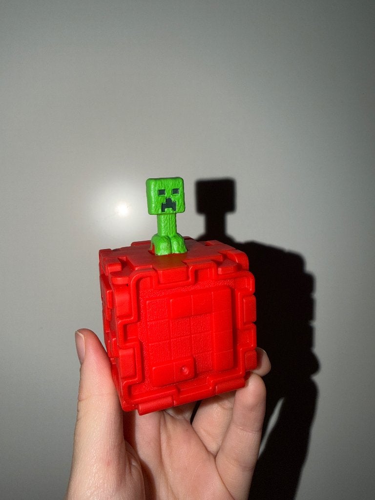 McDonald's Happy Meal Minecraft – Creeper & TNT-blok (2025), Verzamelen, Ophalen of Verzenden, Zo goed als nieuw