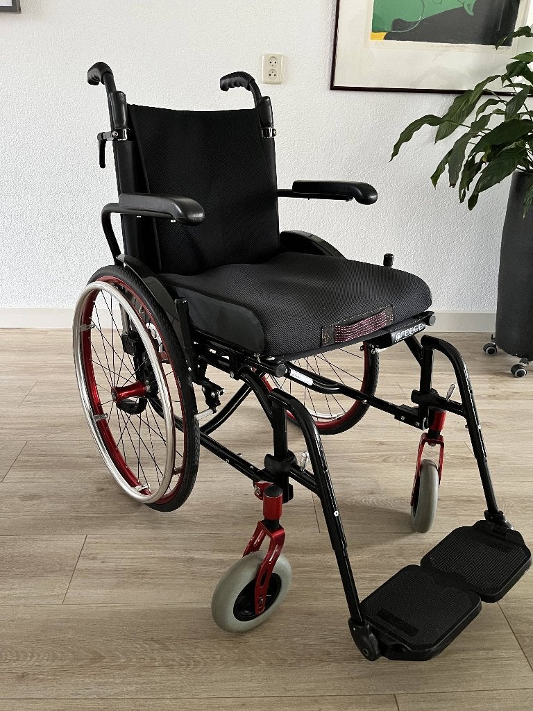 ProGeo rolstoel - Net, luxe, lichtgewicht, Diversen, Rolstoelen, Ophalen, Inklapbaar, Zo goed als nieuw, Handbewogen rolstoel