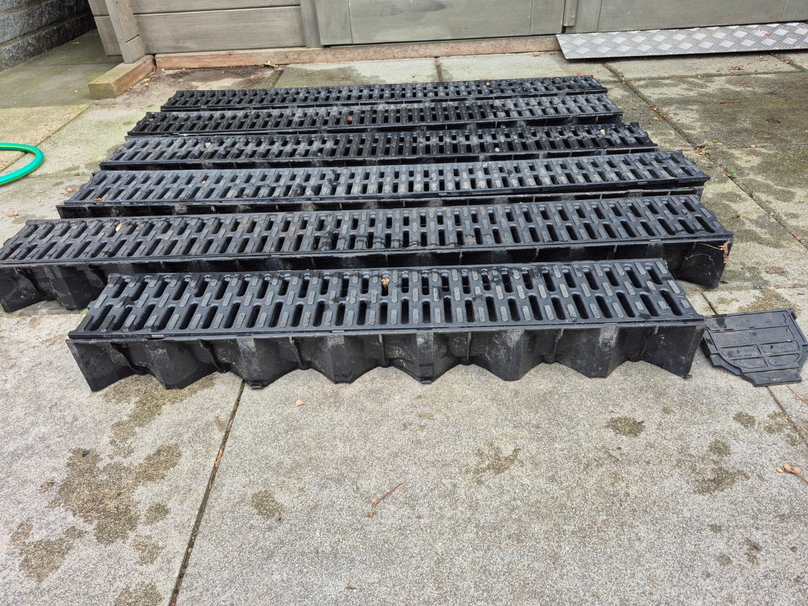 Afvoergoot / lijngoot met rooster (set van 5 stuks en 1 stuk, Ophalen, Gebruikt, Minder dan 2 meter, 80 mm of meer