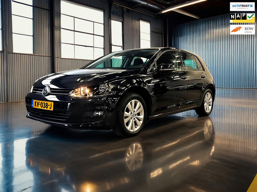 Volkswagen Golf 1.0 TSI Connected Series Carplay_Camera_Navi, Voorwielaandrijving, Gebruikt, Euro 6, Origineel Nederlands
