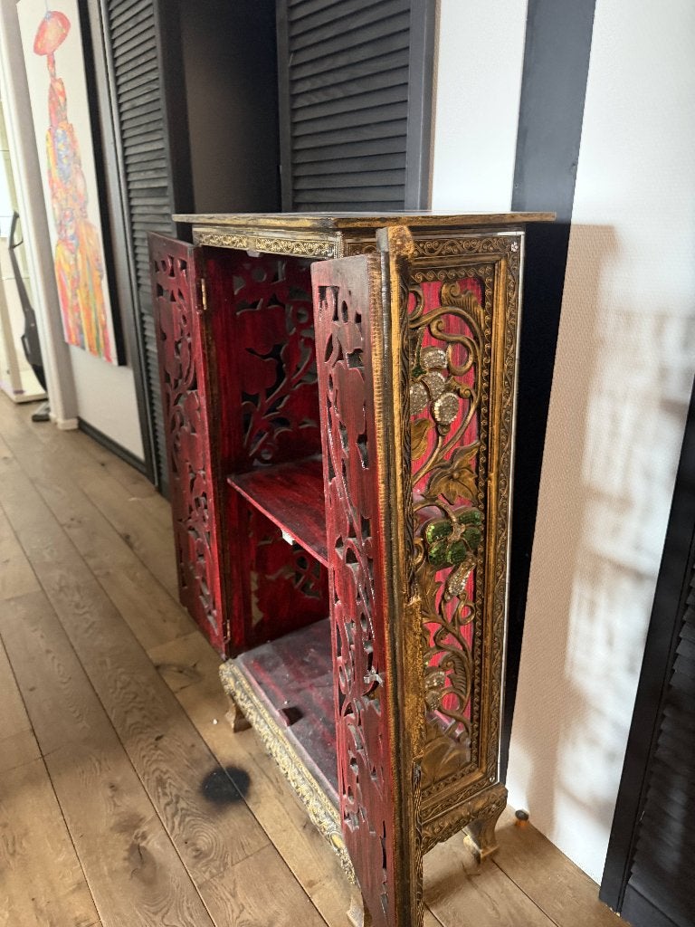 Handgesneden Oosterse houten kast met glas-inleg – Uniek, Huis en Inrichting, Ophalen, Minder dan 50 cm, Hand-carved Asian-style cabinet