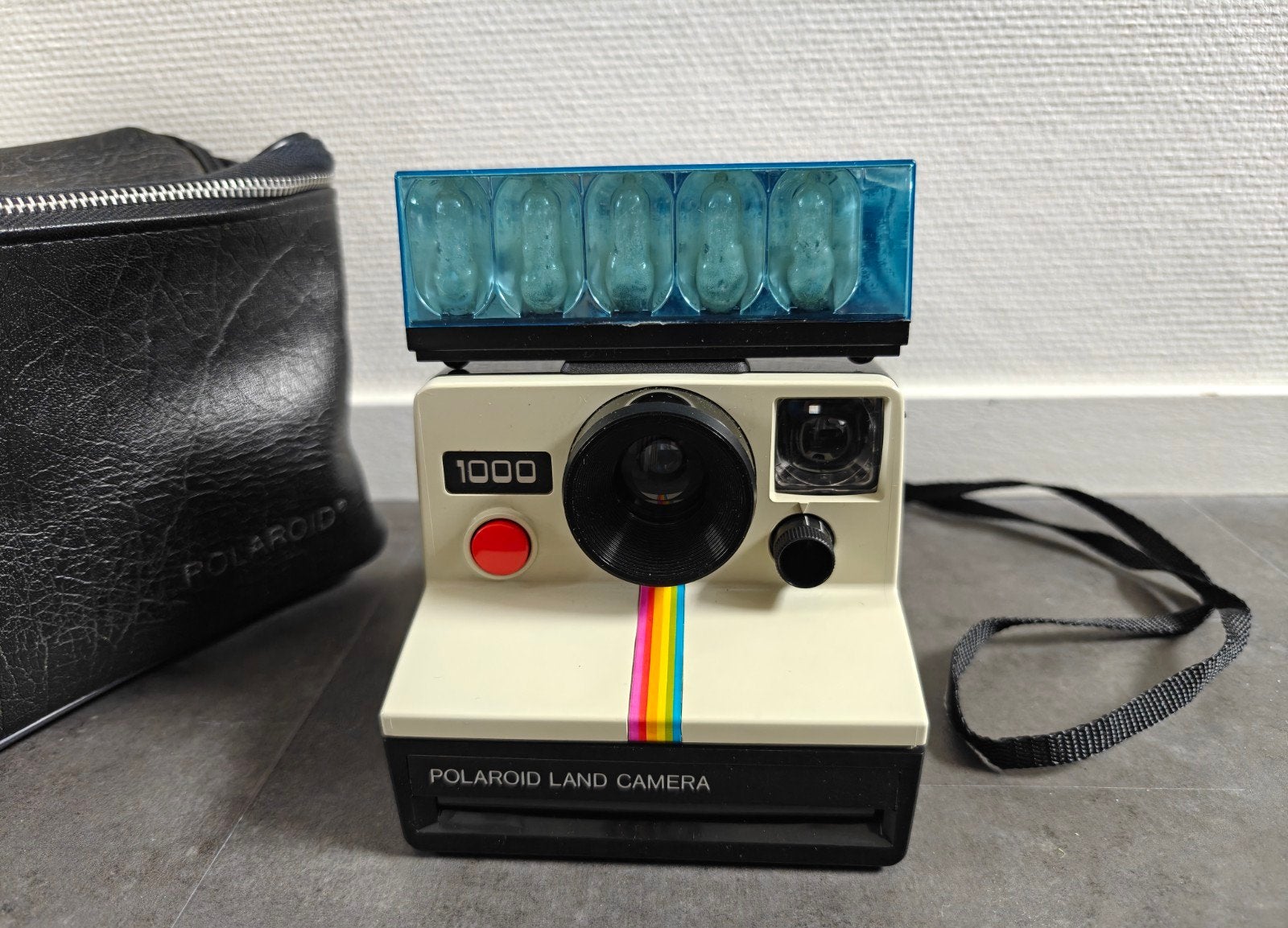 Vintage Polaroid 1000 Land Camera Set + Flash Bar & Tas, Ophalen of Verzenden, Gebruikt, Polaroid, Polaroid