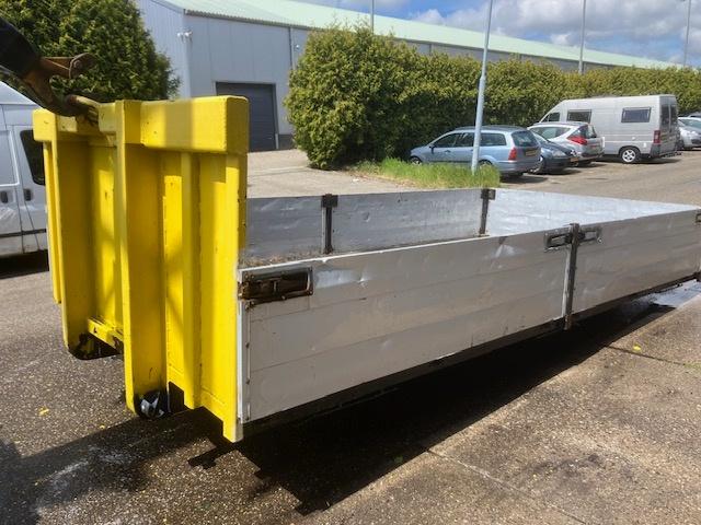 Flatbedcontainer met schotten, Ophalen