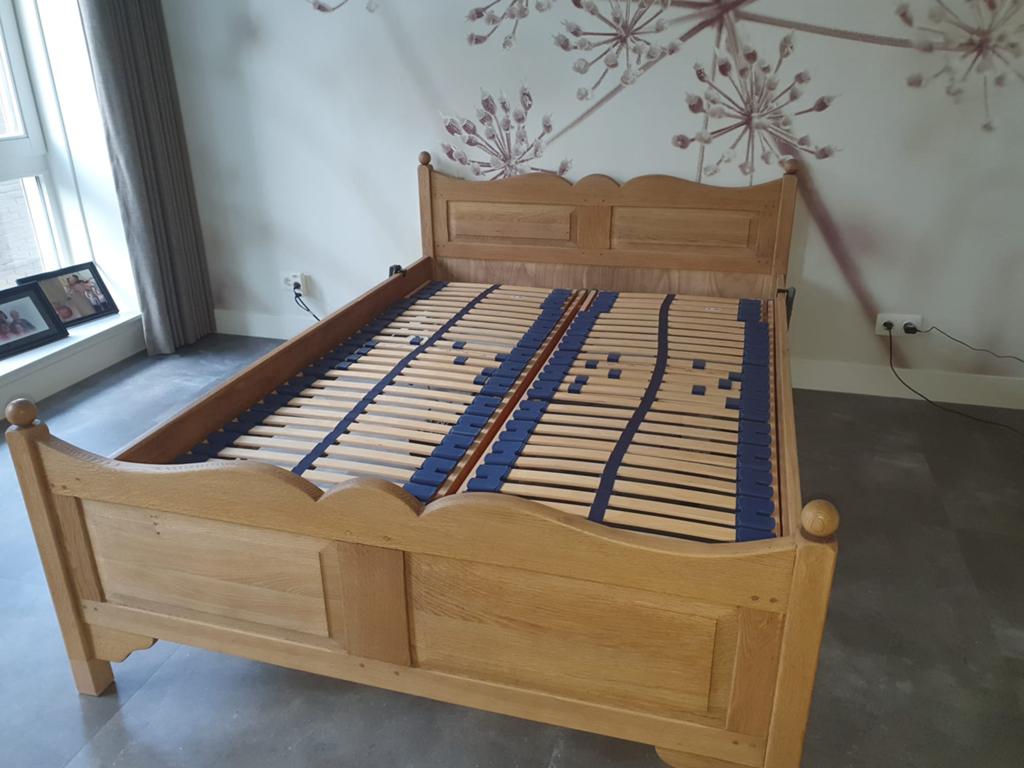 Eiken bed 140x200 cm incl. elektrische bodems, Ophalen, Verstelbaar, Bruin, 140 cm