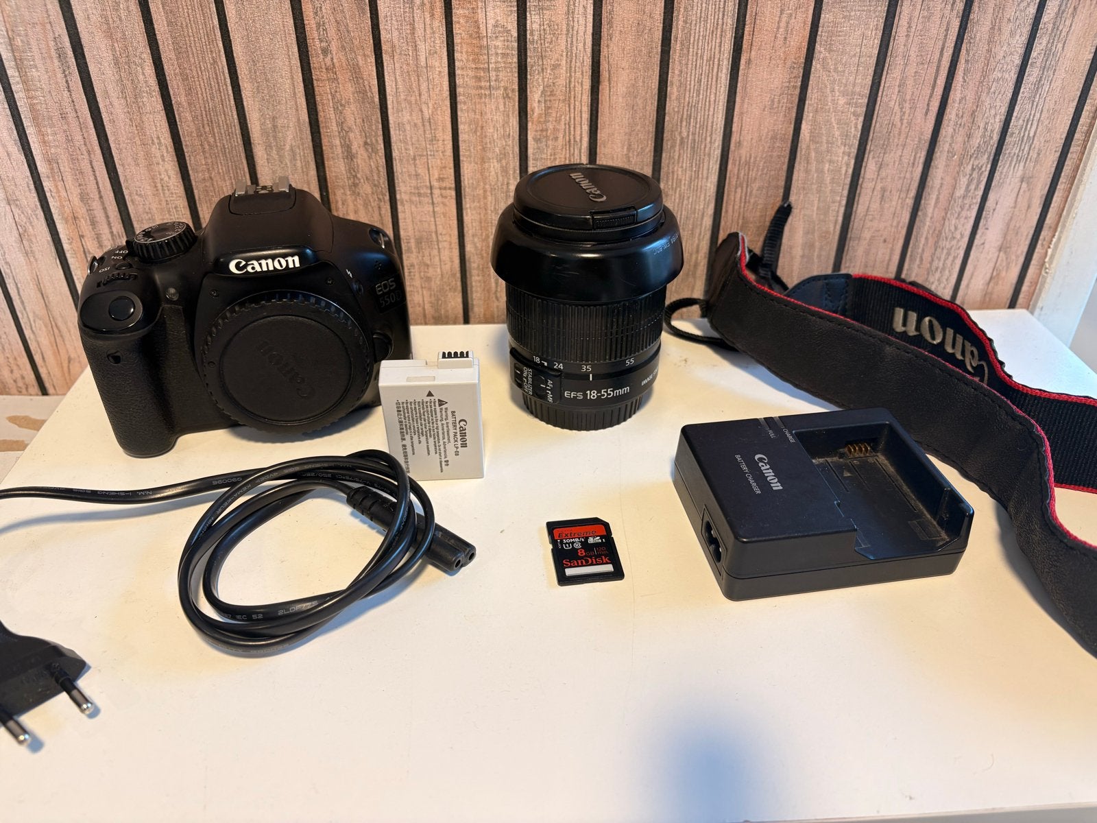 Canon EOS 550D Spiegelreflexcamera met EFS 18-55mm lens, Gebruikt, Spiegelreflex, Canon, Accu