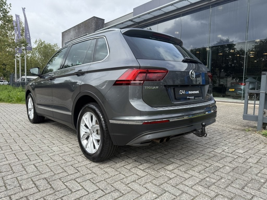 Volkswagen Tiguan 2.0 TSI 4M. Highline I Pano I Trekhaak I N, Auto's, Gebruikt, Zwart, 4 cilinders, 1984 cc