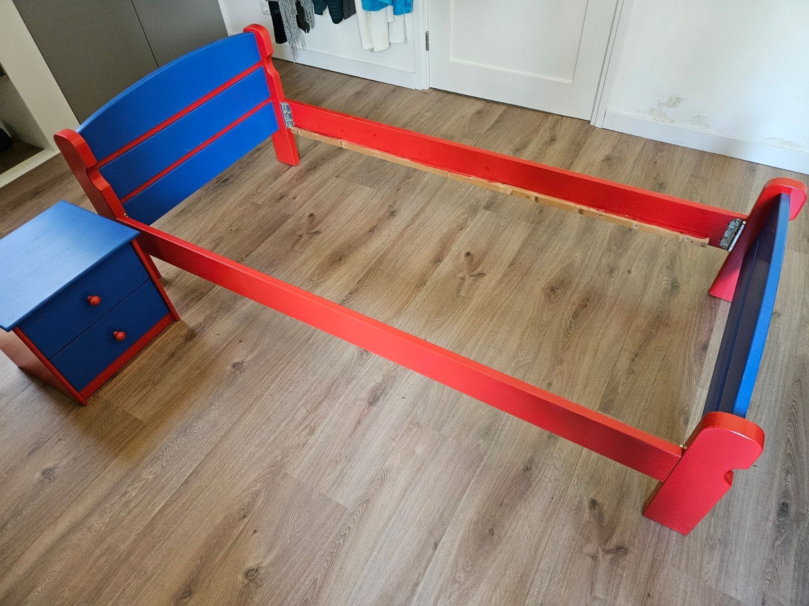 Massief grenen 1-persoons bed met nachtkastje, Ophalen
