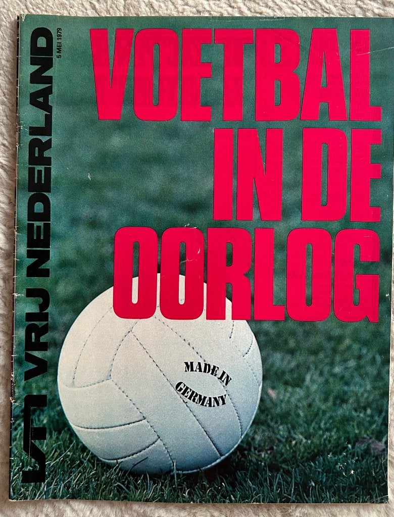 Vrij Nederland - Voetbal in de Oorlog (1979), Ophalen of Verzenden, Gebruikt, Overige binnenlandse clubs, Boek of Tijdschrift