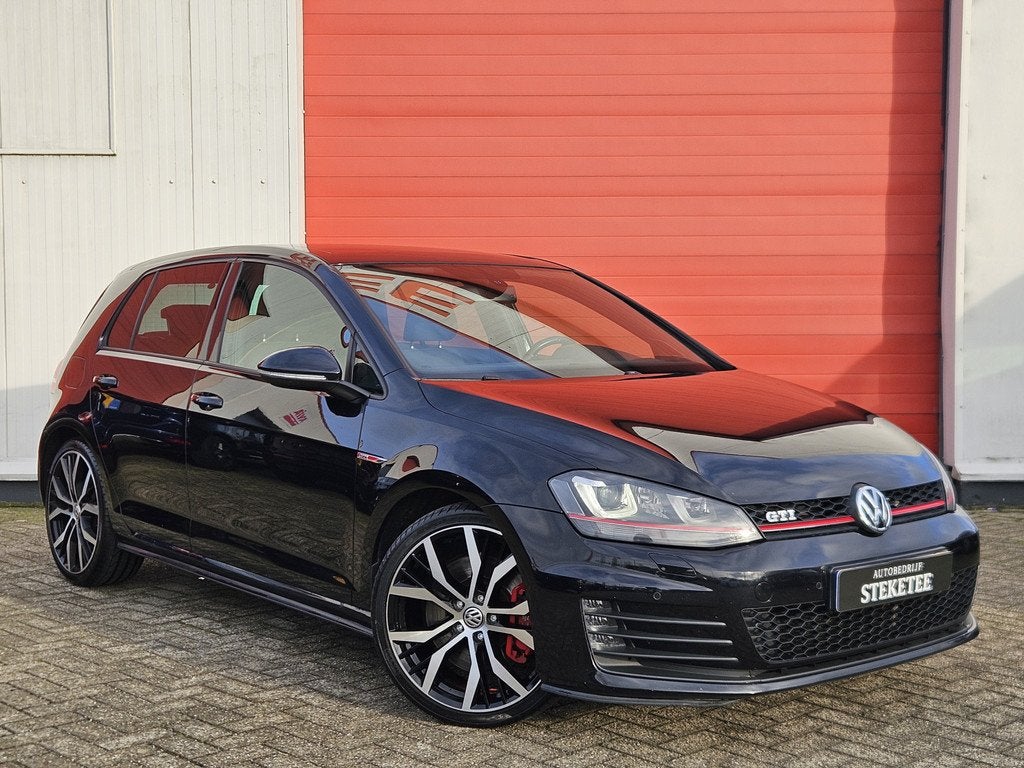 Volkswagen Golf 2.0 TSI GTI Performance | Pano | 19' Velgen, 12 maanden, Stof, Gebruikt, 4 cilinders
