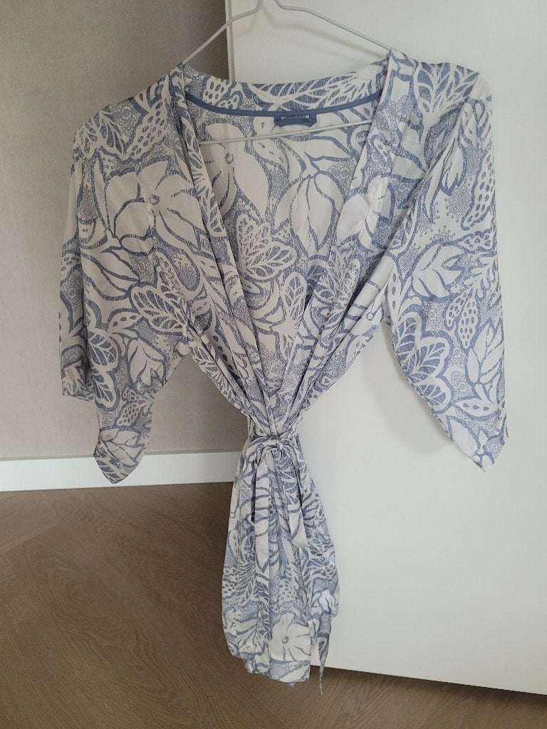 H&M lichtblauwe kimono met zijdelook XS-S, H&M, Ophalen of Verzenden, Zo goed als nieuw, Maat 34 (XS) of kleiner