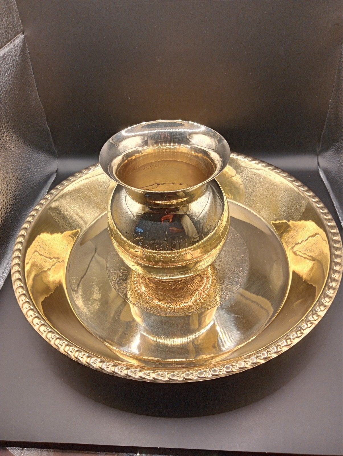 Decoratieve Messing Thaali en Lotha schaal en kalash, Ophalen, Nieuw