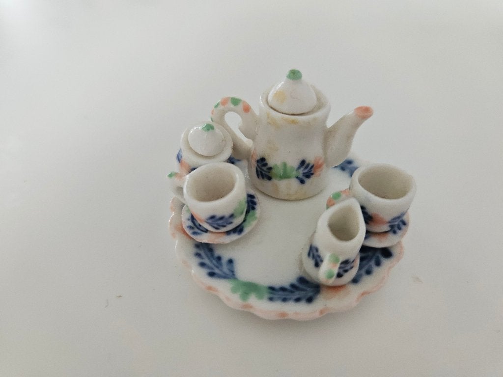 Miniatuur theeserviesje, porselein, handgeschilderd, Ophalen of Verzenden, Zo goed als nieuw, 1:144 of kleiner