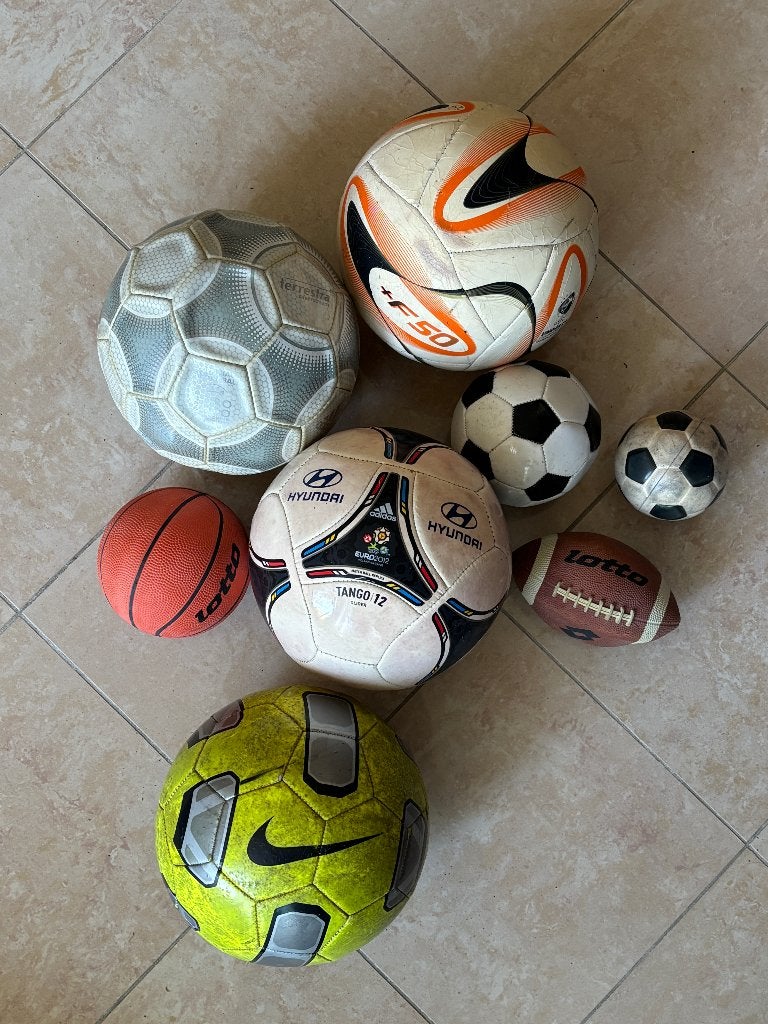 Diverse ballen waaronder Adidas voetballen, Maat XS of kleiner, Ophalen of Verzenden, Gebruikt, Bal