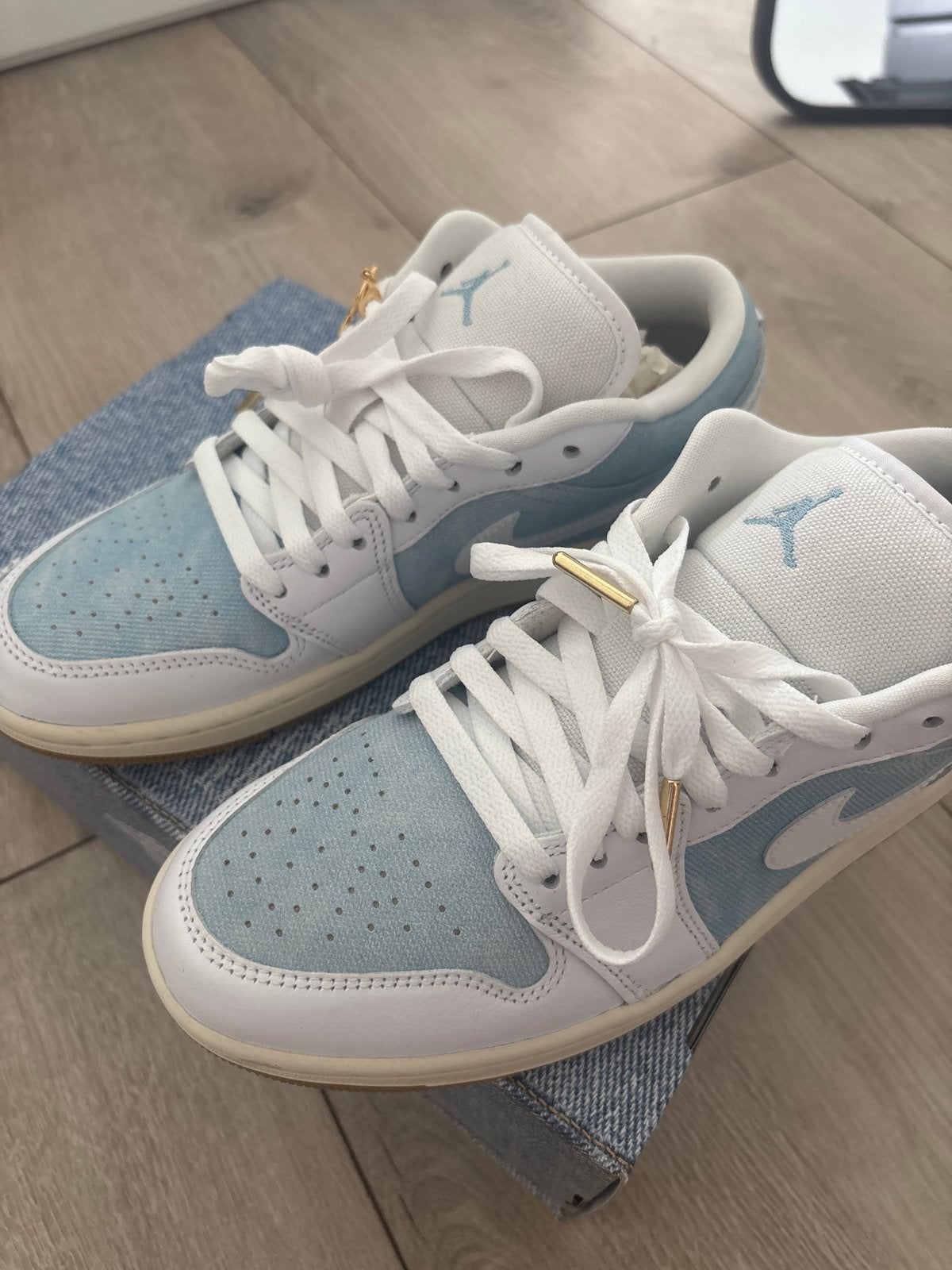 Foto 6 van Nieuwe Nike sneakers denimblauw wit goud detail maat 40