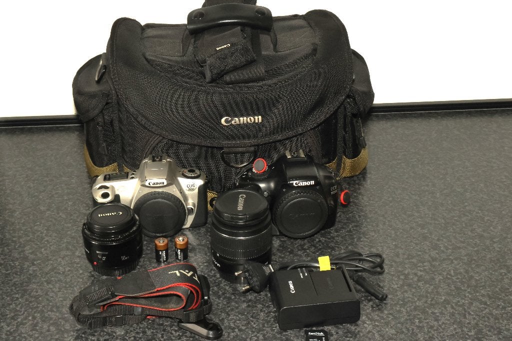 Canon EOS 1100D +Canon EOS 300 analoog, Audio, Tv en Foto, Fotocamera's Digitaal, Canon, Ophalen of Verzenden, Zo goed als nieuw