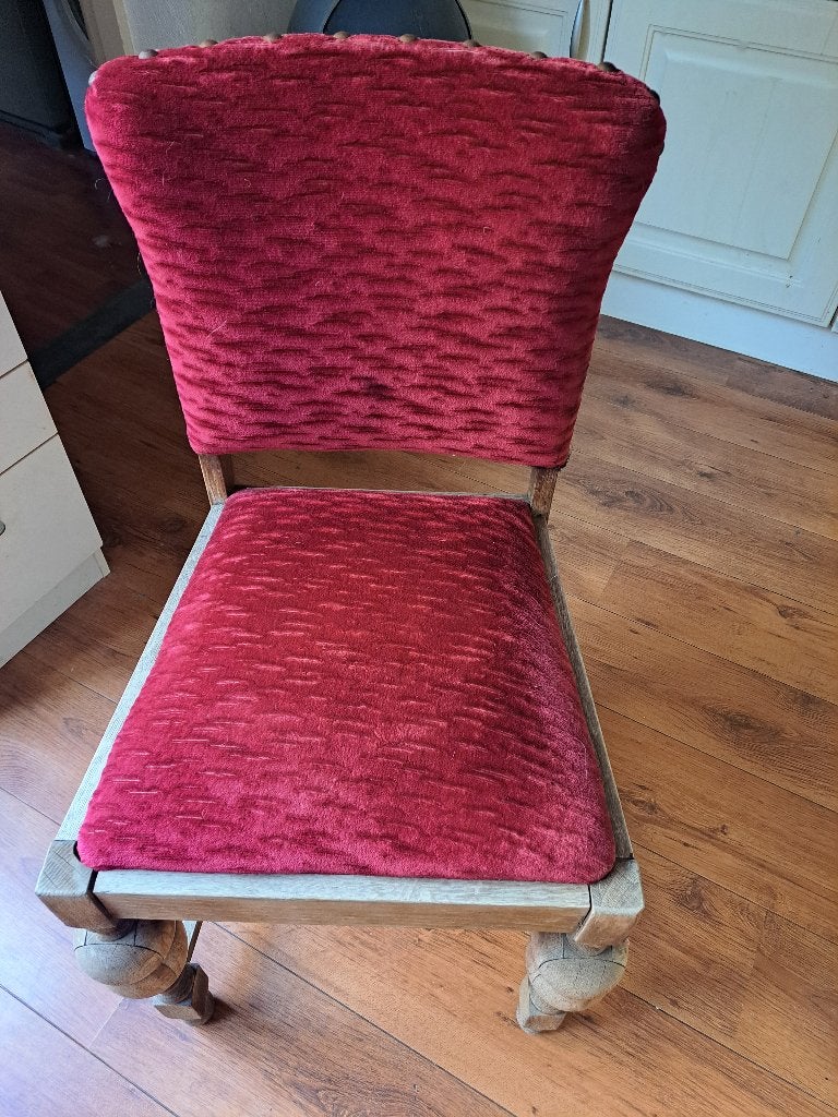 Oude rode stevige stoel, Ophalen, Gebruikt, Eén, Rood